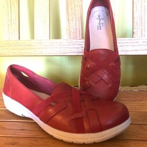 Berry red leather clark slip on shoe Stretch sz 8